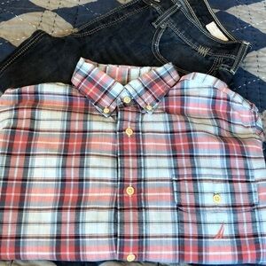 𝅺NAUTICA Long sleeve button down blue/red top